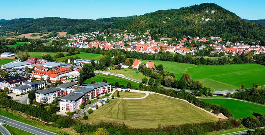 Die Seniorenresidenz Hohenstadt, eingebunden in die herrliche Landschaft der Frankenalb